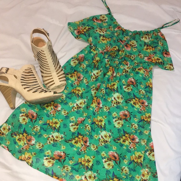 Xhilaration Dresses & Skirts - DONATING SOON Springtime Dress - Size Small